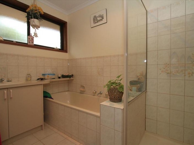 Unit 1/2 Guy Court, Kangaroo Flat VIC 3555