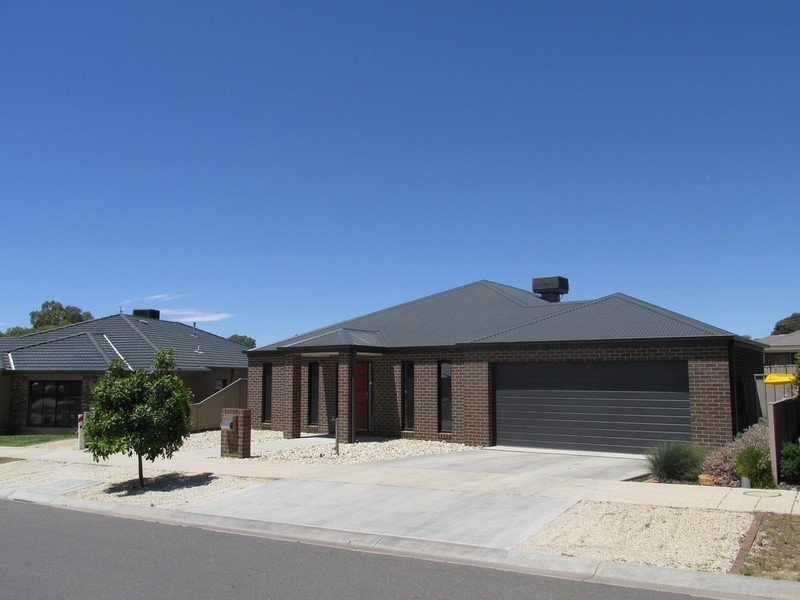 25 Victoria Avenue, Kangaroo Flat VIC 3555