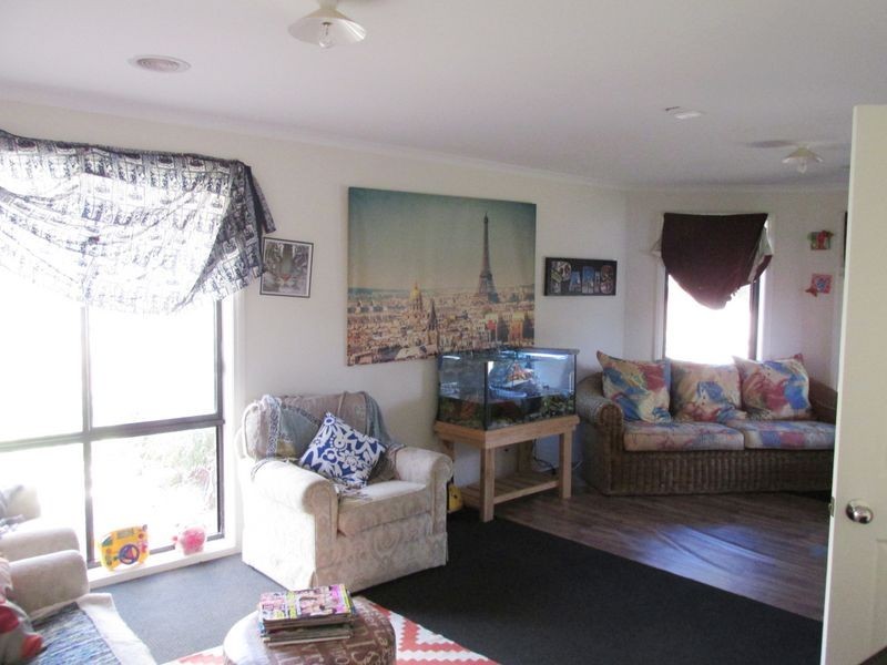 18 Julian Way, California Gully VIC 3556