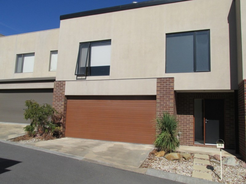 3/4 Dellbridge Street, Golden Square VIC 3555