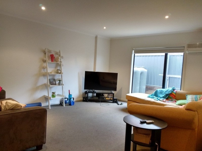 3/4 Dellbridge Street, Golden Square VIC 3555