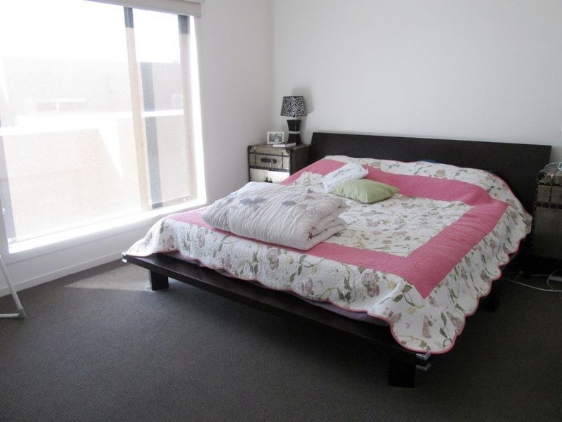 3/4 Dellbridge Street, Golden Square VIC 3555