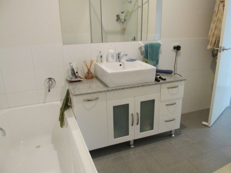 3/4 Dellbridge Street, Golden Square VIC 3555