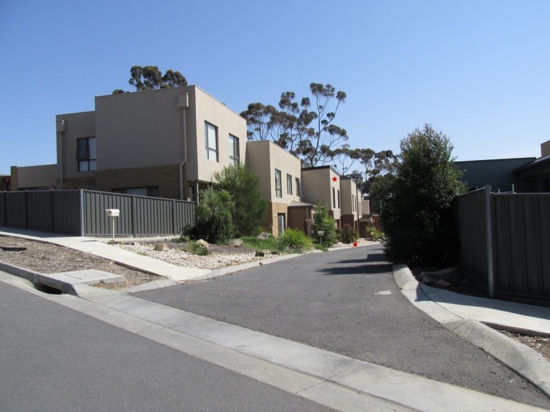 3/4 Dellbridge Street, Golden Square VIC 3555