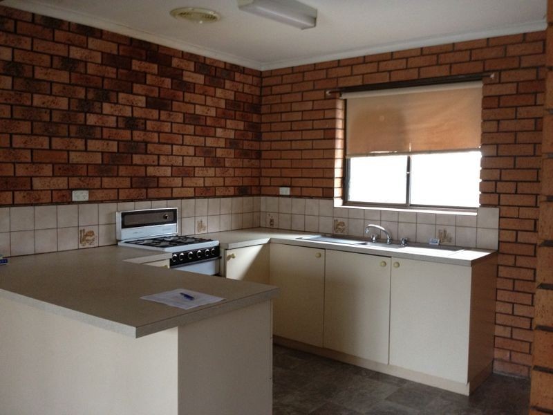 2A Houston Street, Quarry Hill VIC 3550