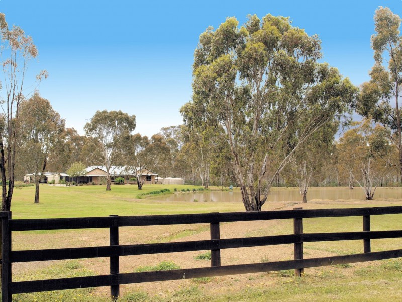 126 Etheridge Court, Heathcote VIC 3523