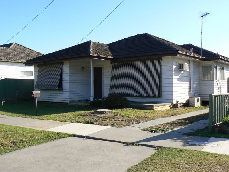 15 Yandong Street, White Hills VIC 3550