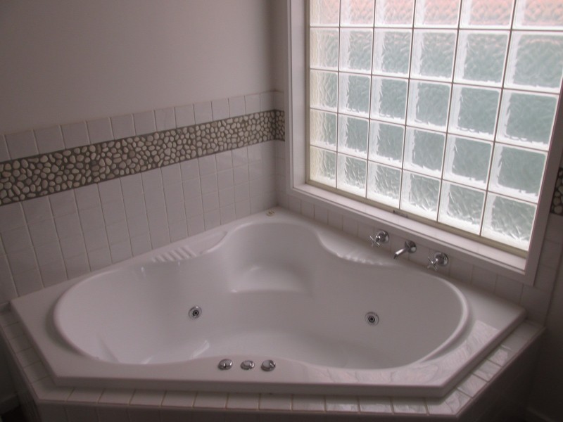 255 Aspinall Street, Kangaroo Flat VIC 3555