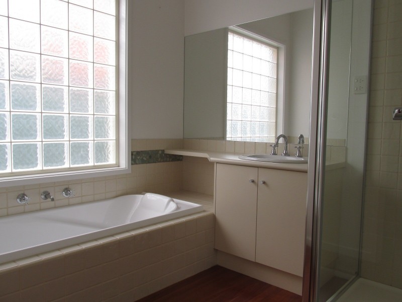 255 Aspinall Street, Kangaroo Flat VIC 3555