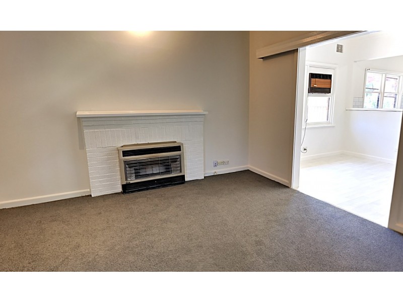 10 Neil Street, Kangaroo Flat VIC 3555