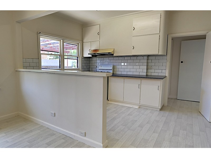 10 Neil Street, Kangaroo Flat VIC 3555