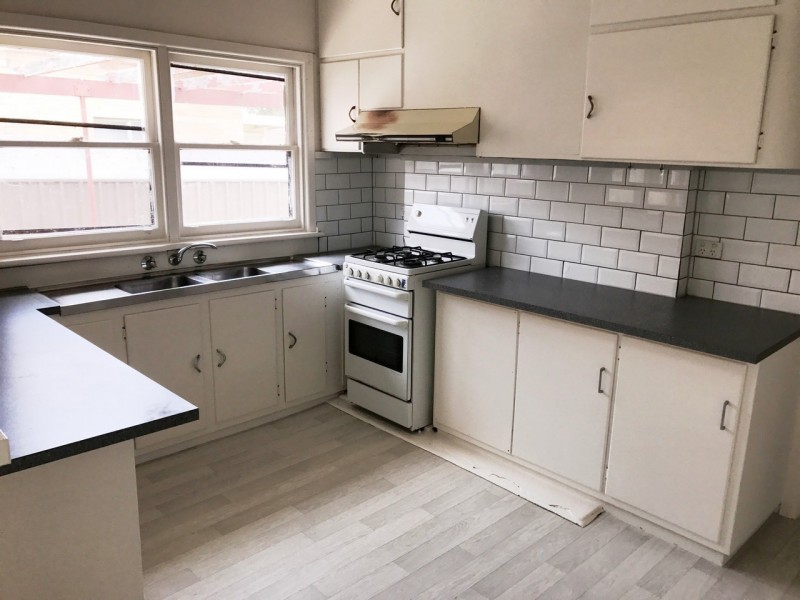 10 Neil Street, Kangaroo Flat VIC 3555