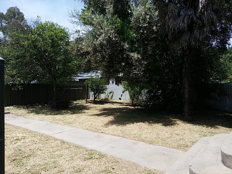 10 Neil Street, Kangaroo Flat VIC 3555