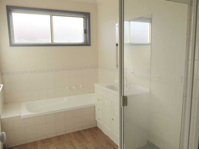 7 Emma Place, Quarry Hill VIC 3550