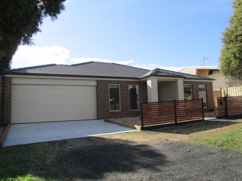 3 Jacks Avenue, Kangaroo Flat VIC 3555