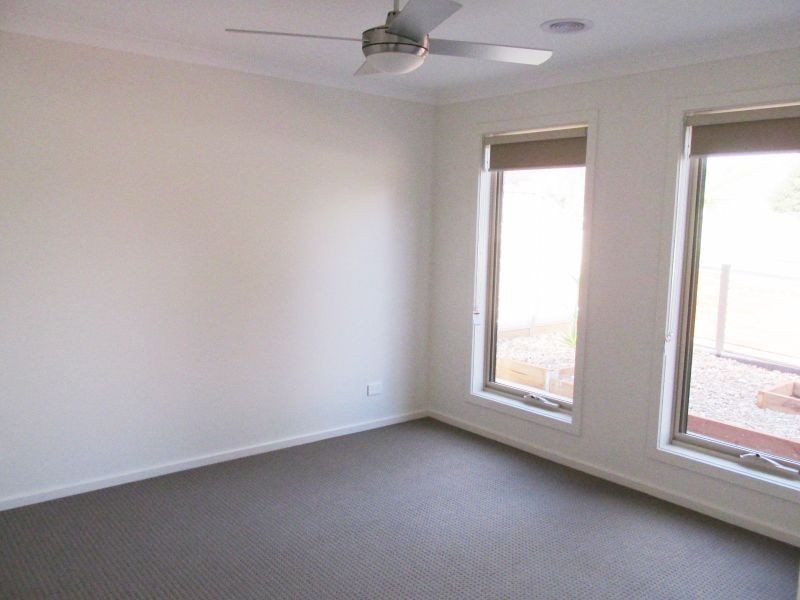 3 Jacks Avenue, Kangaroo Flat VIC 3555