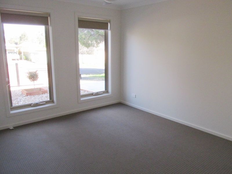 3 Jacks Avenue, Kangaroo Flat VIC 3555