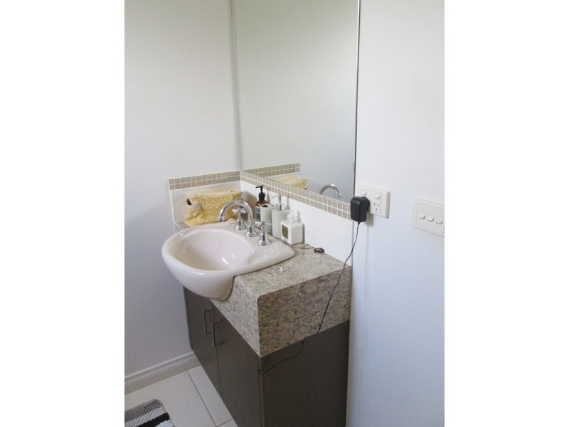 9/6 Friswell Avenue, Flora Hill VIC 3550