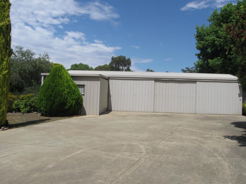 2 Paula Court, Kangaroo Flat VIC 3555