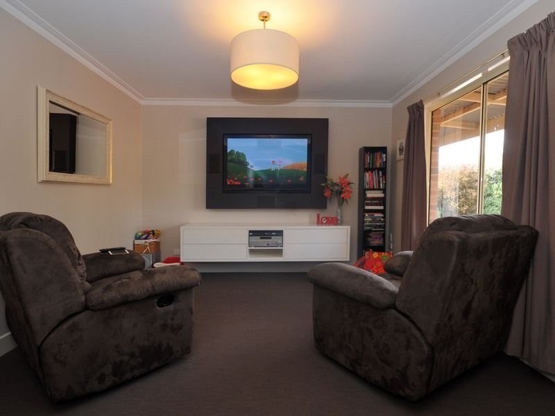 7 Seventh Hill Court, White Hills VIC 3550