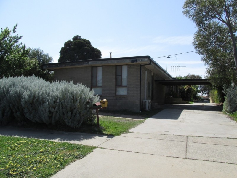 1/64 Specimen Hill Rd, Golden Square VIC 3555