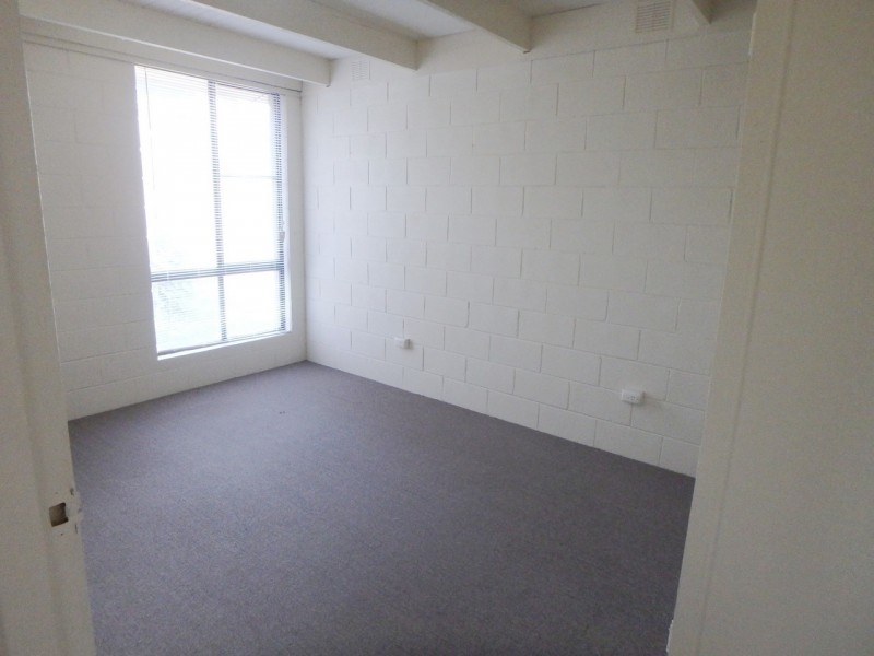 1/64 Specimen Hill Rd, Golden Square VIC 3555