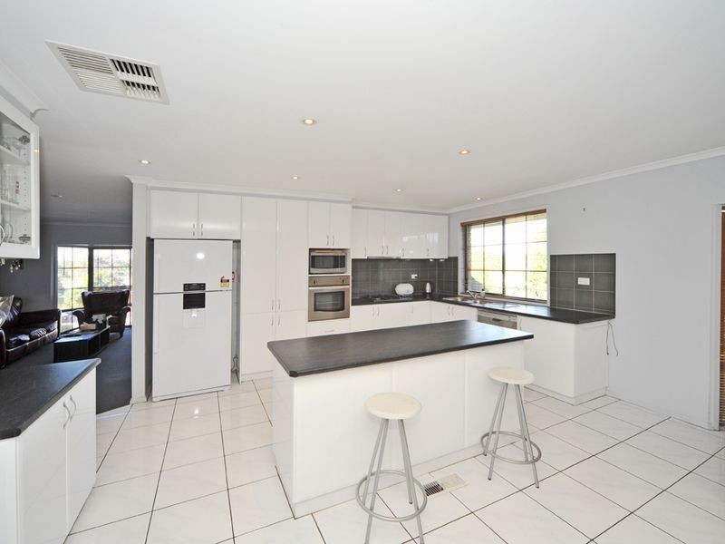 15 Magellan Crescent, Kangaroo Flat VIC 3555