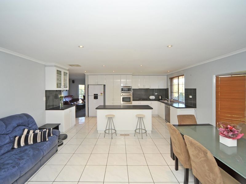 15 Magellan Crescent, Kangaroo Flat VIC 3555