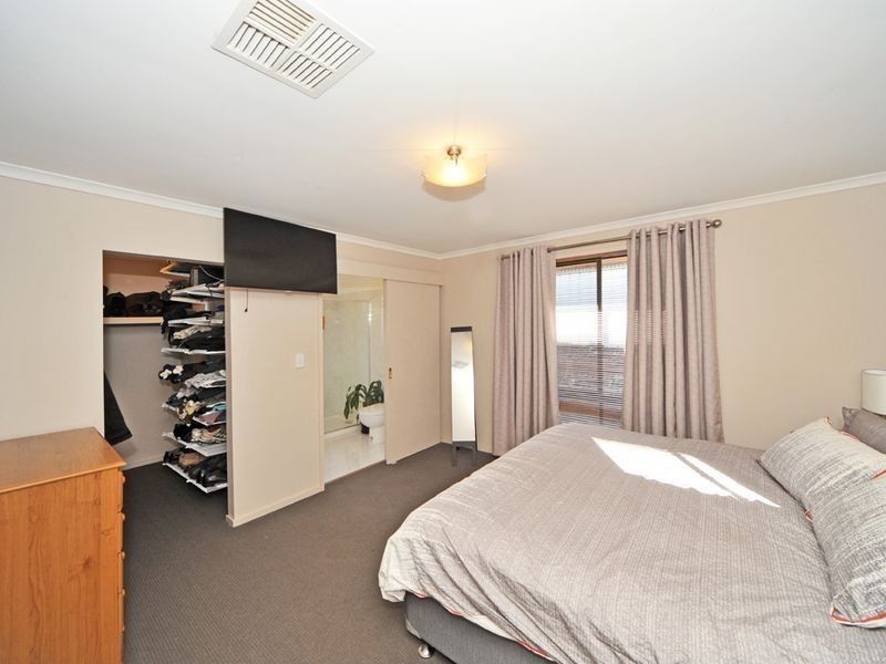 15 Magellan Crescent, Kangaroo Flat VIC 3555