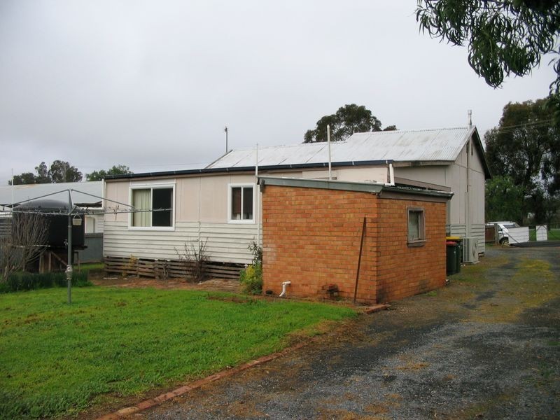 2 Racecourse Road, Wedderburn VIC 3518