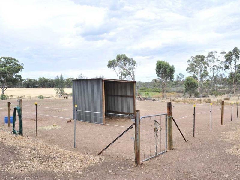 33 Christie Street, Maiden Gully VIC 3551