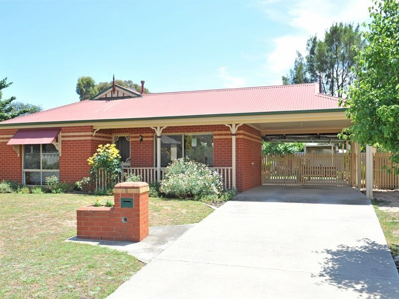 5 Dava Court, Kangaroo Flat VIC 3555