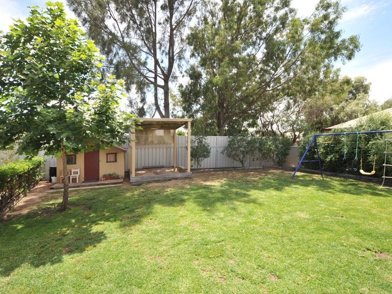 5 Dava Court, Kangaroo Flat VIC 3555