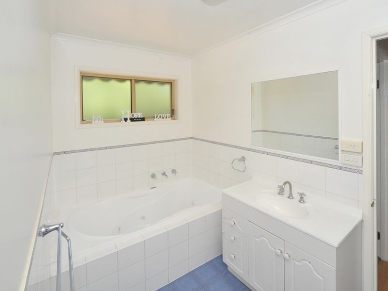 5 Dava Court, Kangaroo Flat VIC 3555