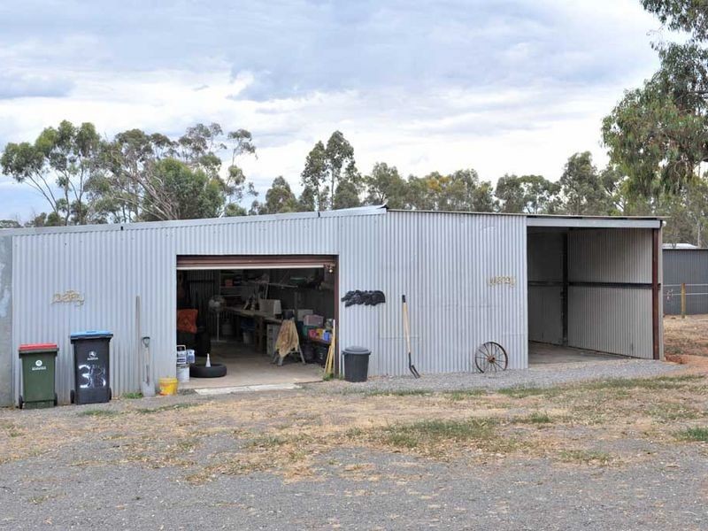 33 Christie Street, Maiden Gully VIC 3551