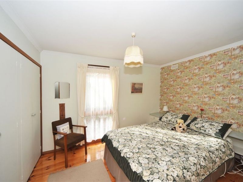 7 McCalman  Court, Strathdale VIC 3550