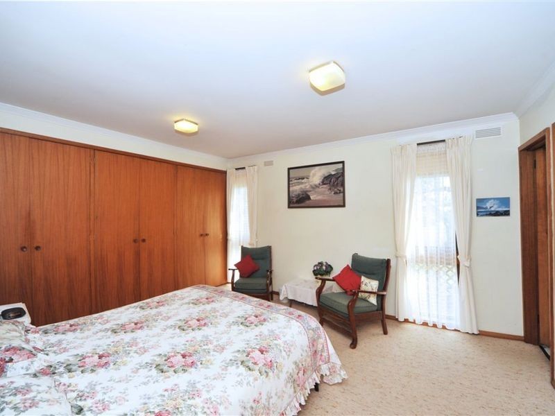 7 McCalman  Court, Strathdale VIC 3550