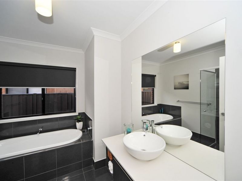10 Perry Lane, Epsom VIC 3551