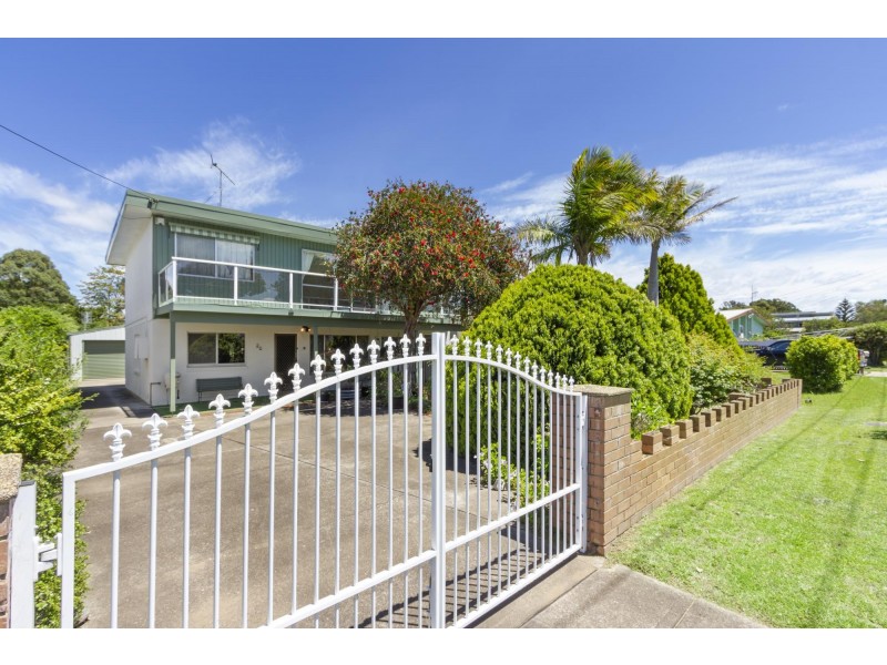 20 Golf Links Drive, Batemans Bay NSW 2536