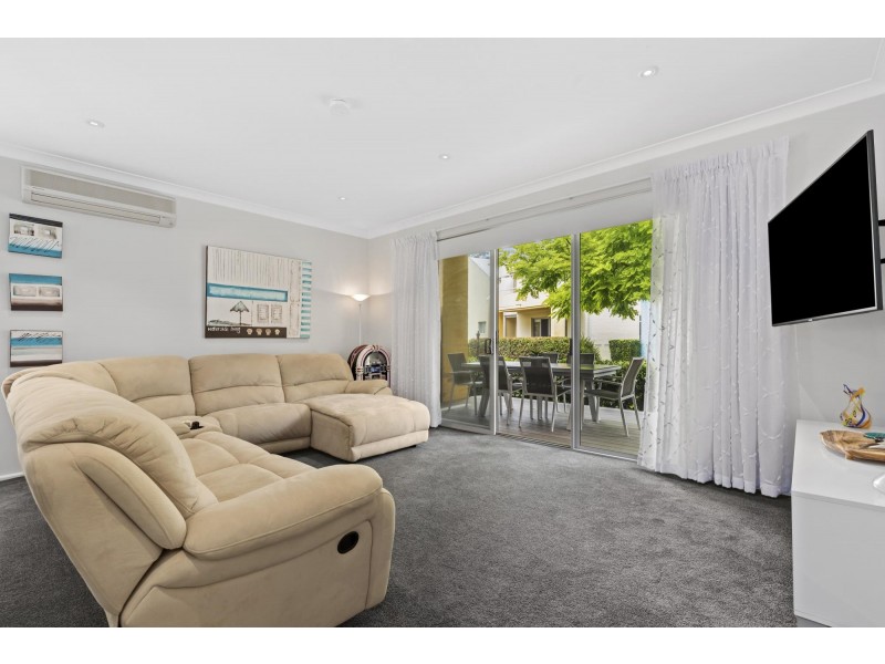 8/1A-1B Myamba Parade, Surfside NSW 2536