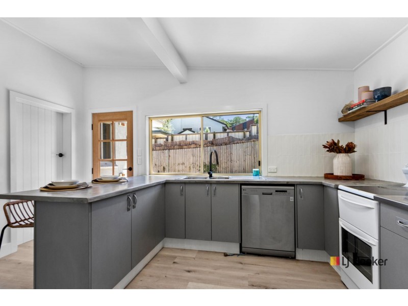 15 Johnson Place, Surf Beach NSW 2536