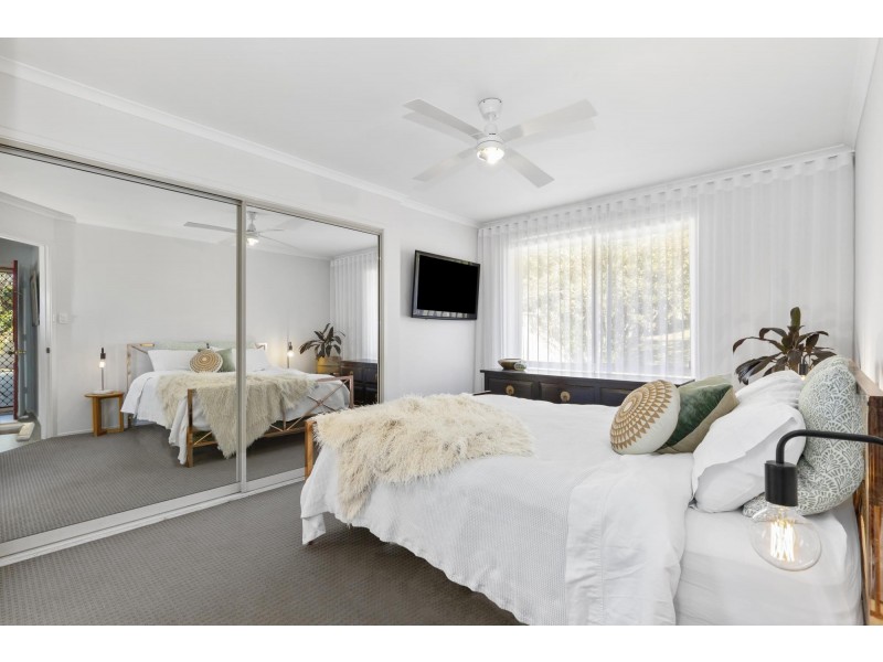 40 Karoola Crescent, Surfside NSW 2536