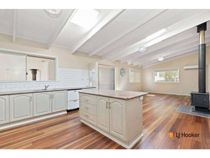 5 Connells Close, Mossy Point NSW 2537