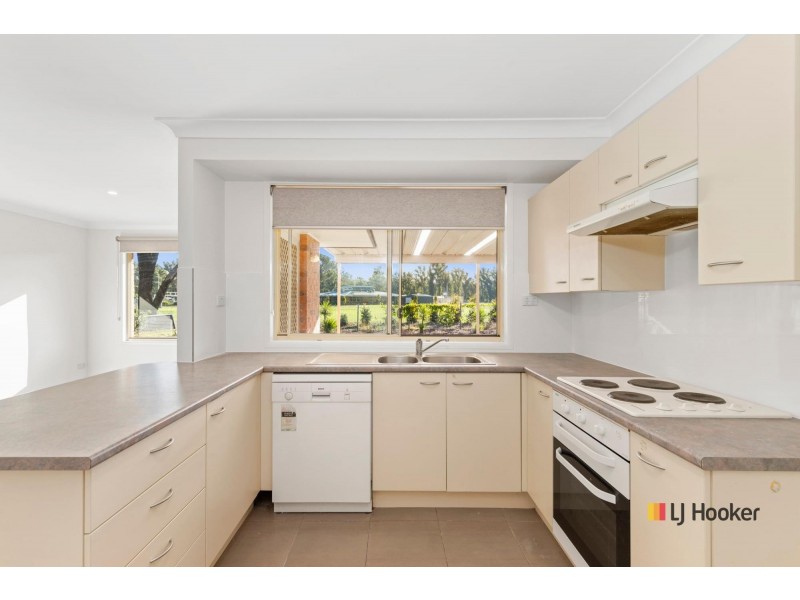 8 Zanthus Drive, Broulee NSW 2537