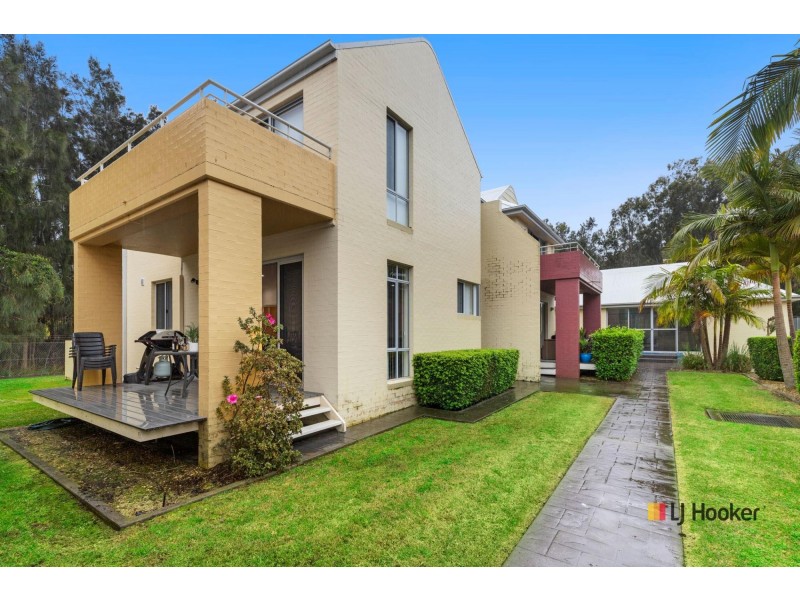 11/1A-1B Myamba Parade, Surfside NSW 2536