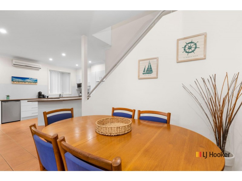 11/1a-1b Myamba Parade, Surfside NSW 2536