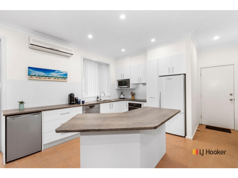 11/1A-1B Myamba Parade, Surfside NSW 2536