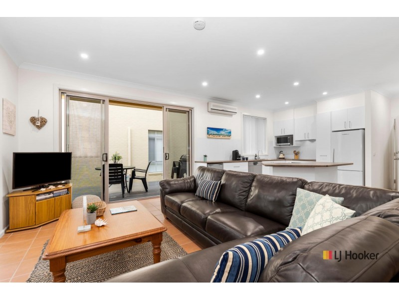 11/1A-1B Myamba Parade, Surfside NSW 2536