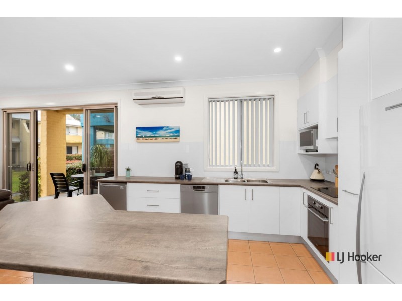 11/1A-1B Myamba Parade, Surfside NSW 2536