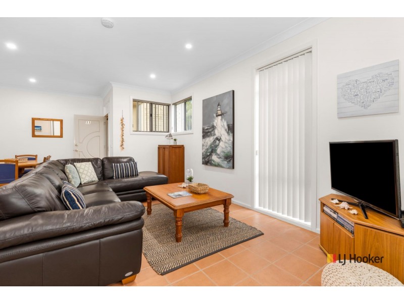 11/1A-1B Myamba Parade, Surfside NSW 2536